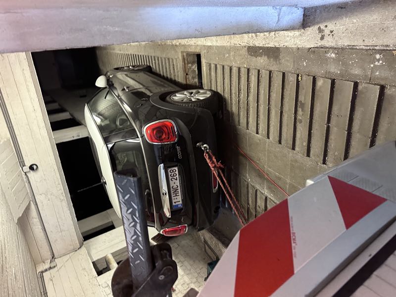 Dépannage parking souterrain Bruxelles - HELPCAR