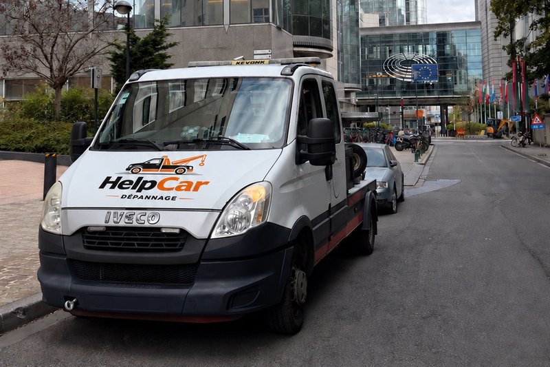 HelpCar takelwagen aan het Europees Parlement – Brussel