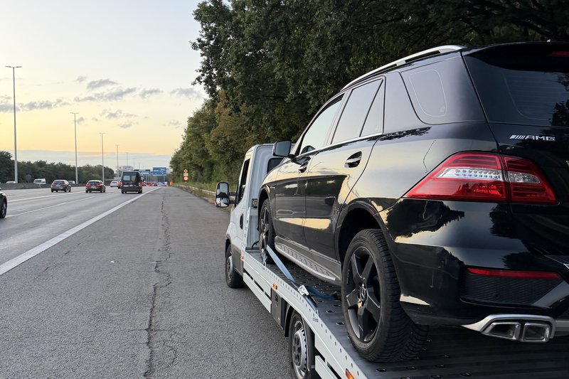 Takeldienst Brussel – Auto Takelen 24/7 – HELPCAR in actie