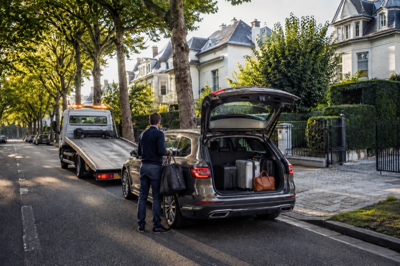 Takeldienst Ukkel – takelwagen HELPCAR in een residentiële straat