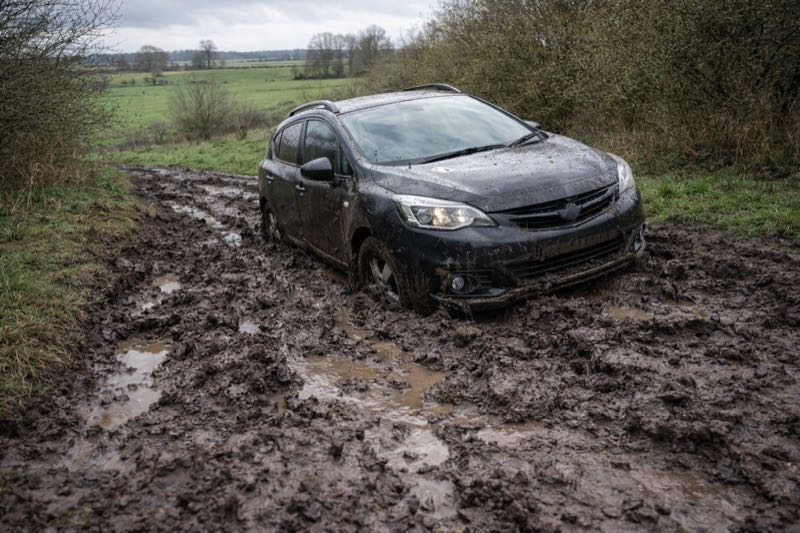 Voiture embourbée intervention treuil Bruxelles HELPCAR