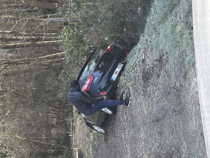 Voiture embourbée désenlisement Bruxelles HELPCAR