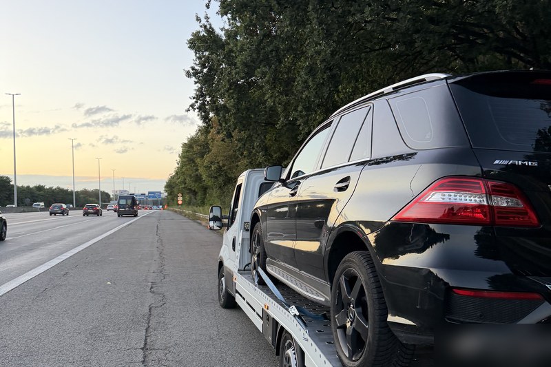 Dépannage voiture Woluwe-Saint-Lambert – remorquage d'un SUV sur l'E40 par HELPCAR